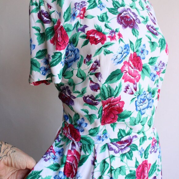 Vintage 1980's Dress with Pockets, Tareti Howard Levi Floral print with Criss Cr - Picture 4 of 10